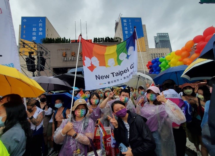 家防中心同仁一同呼籲友善多元性別，提倡多元性別親密暴力防治及紫絲帶暴力零容忍觀念