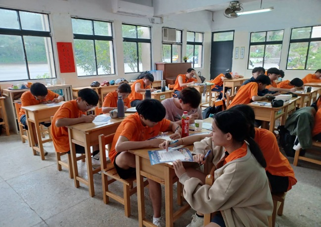 國高中職學生於課程心得填入「紫絲帶學堂-不拍不傳不持有，數位暴力遠離我」學習單