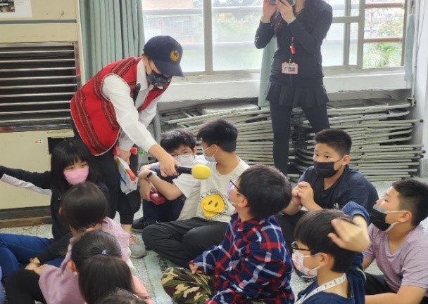 結合台灣原住民族文化推廣協會辦理兒少性剝削防制校園宣導活動，運用有獎徵答提高學童參與度