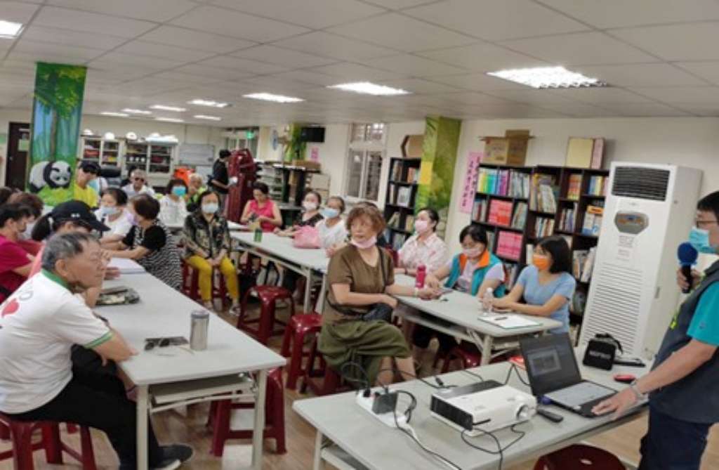 汐止保長社區進行防暴志工教育訓練.jpg