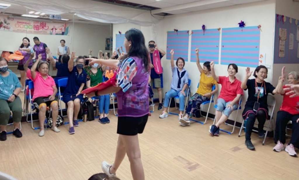 愛相隨親子成長協會至新住民關懷據點進行家庭暴力防治宣導.jpg