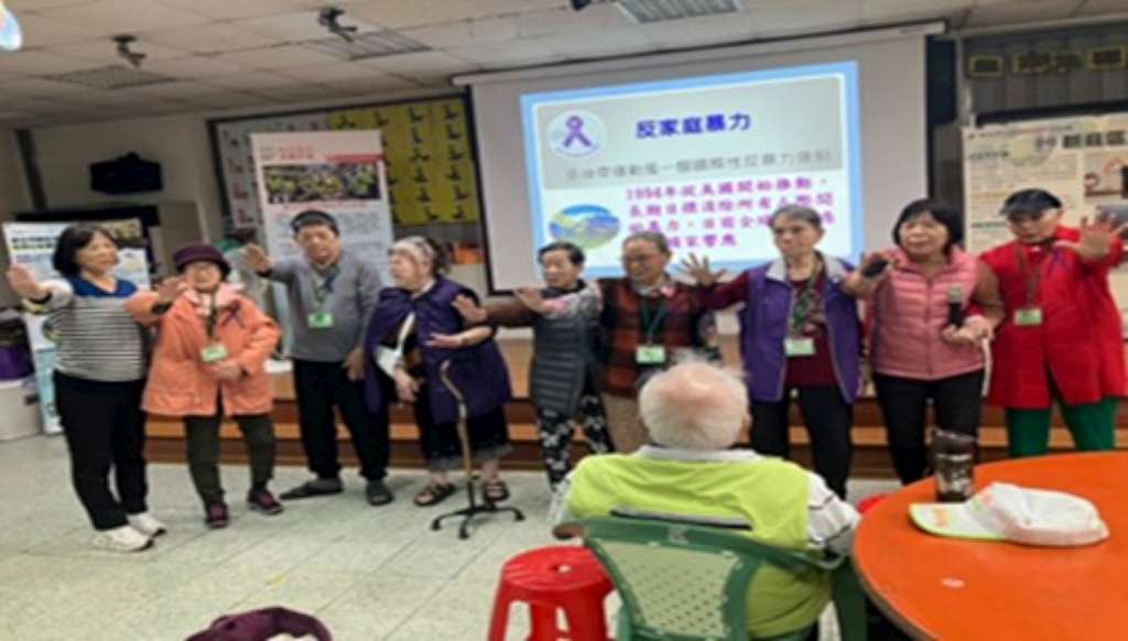 新莊牡丹心社區邀請新北市社區防暴宣講師黃芯愉至社區進行老人保護宣導.jpg