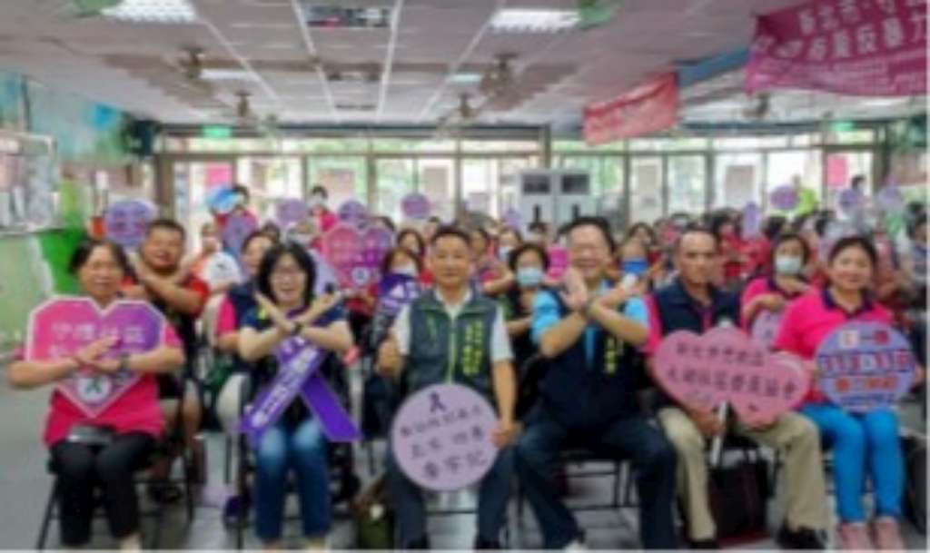 鶯歌大湖社區邀請中和分局李修度家防官進行家暴防治與兒少保護宣導.jpg