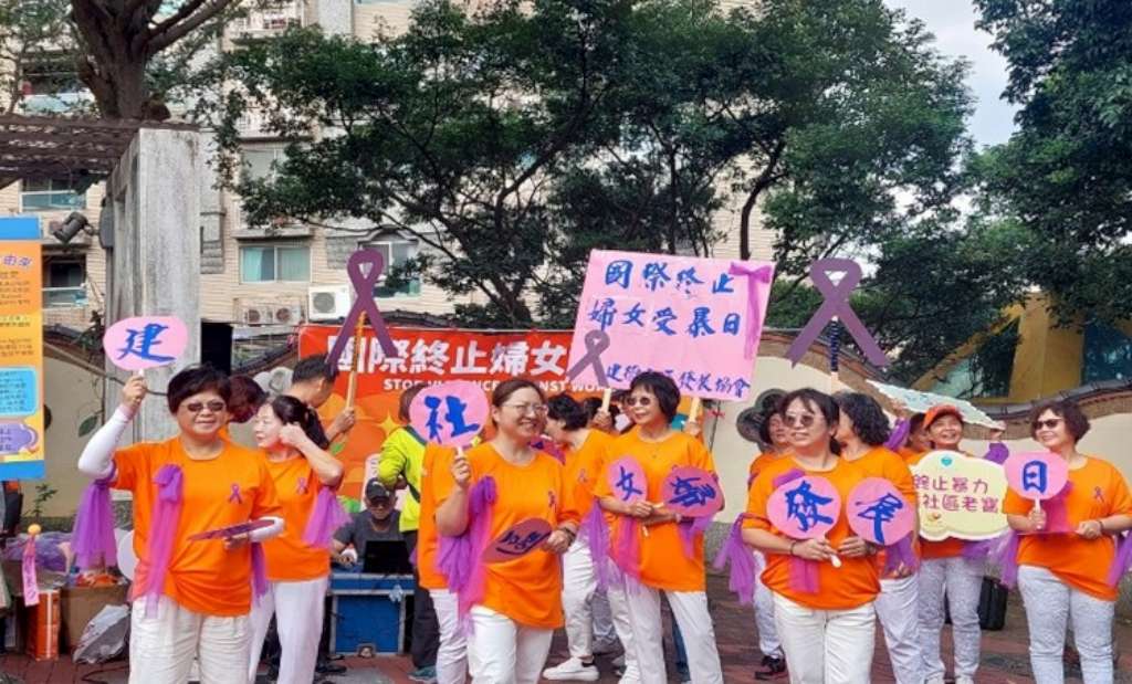 鶯歌建德社區響應1125國際婦女受暴終止日於鶯歌老街進行家暴防治宣導-2.jpg