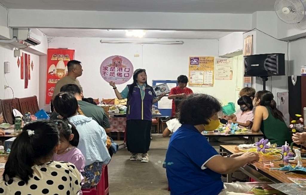金山金包里社區據點防暴宣導-宣講師黃桂英.jpg