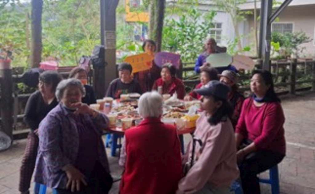 菁桐社區市民活動中心父親節前夕兒少保護宣導.jpg