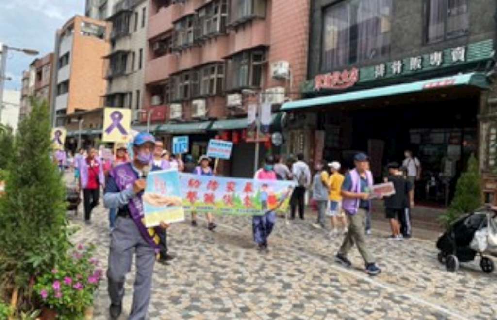 鶯歌紳士協會於鶯歌陶瓷老街進行家暴防治宣導.jpg