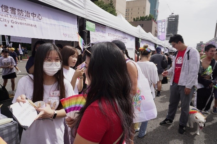 透過互動式小遊戲，與現場的朋友進行多元性別親密關係反暴力宣導.jpg