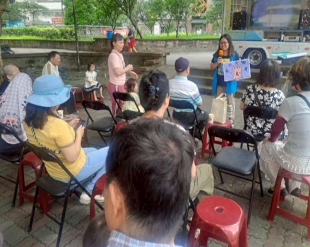 於社區據點(林口新麗園社區籃球場)進行家暴防治宣導，學習辨識家暴情境及向外求助管道.jpg