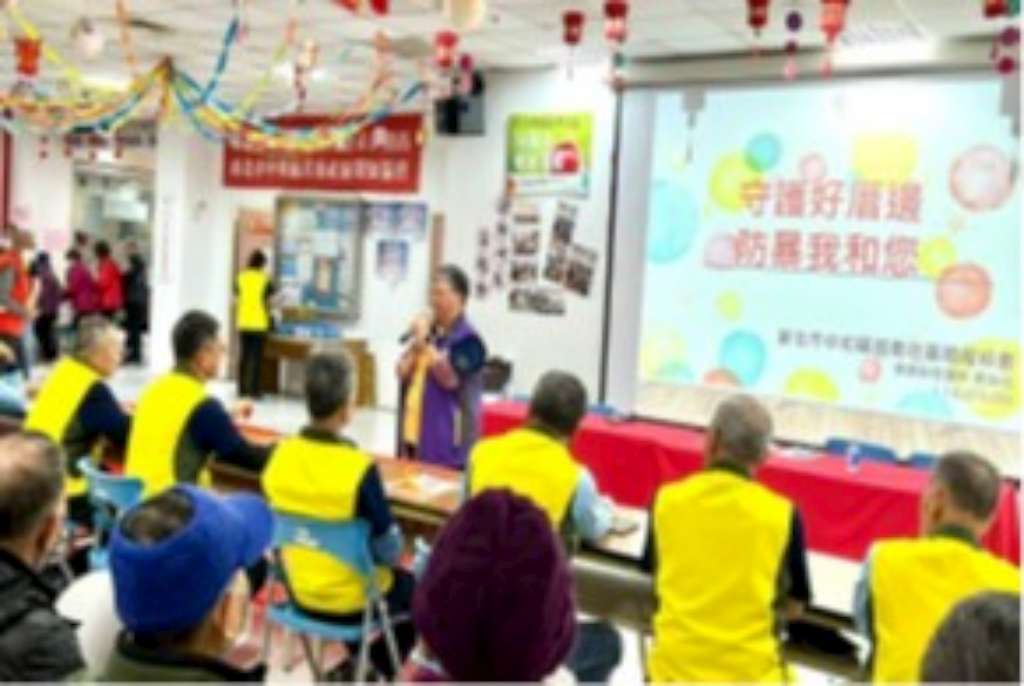中和莒東社區專職宣講師(總幹事黃淑玲)於會員大會進行性別暴力防治宣導.jpg