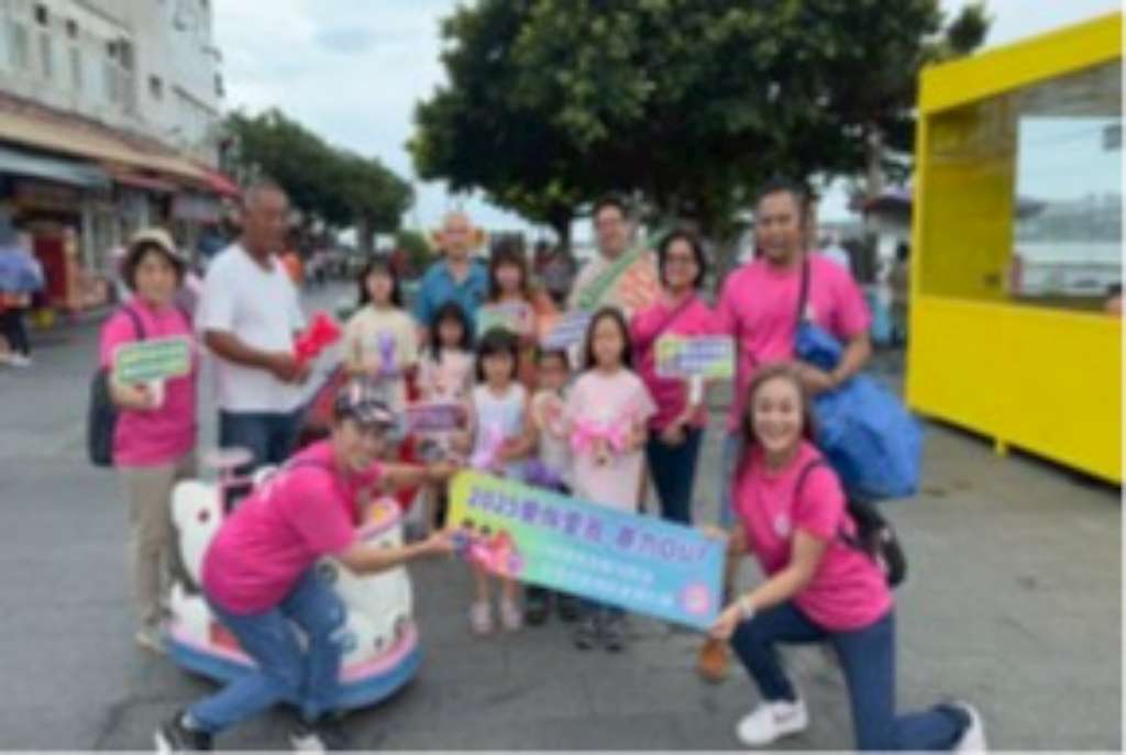 愛相隨親子成長協會率志工至淡水老街進行走動式宣導-1.jpg