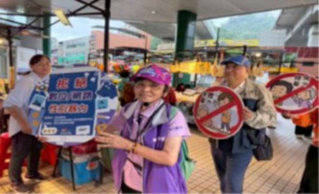 新店紳士協會於捷運站進行兒少保護、家庭暴力防治宣導.jpg