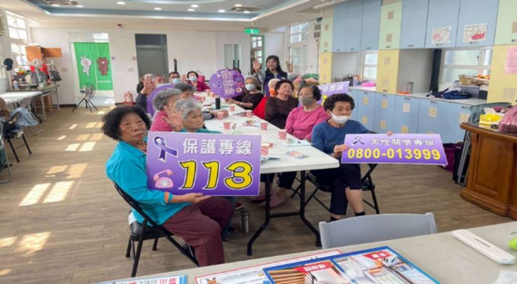 瑞芳早起會邀請衛福社區防暴宣講師陳新美至貢寮人仁里關懷據點進行防暴宣導.jpg