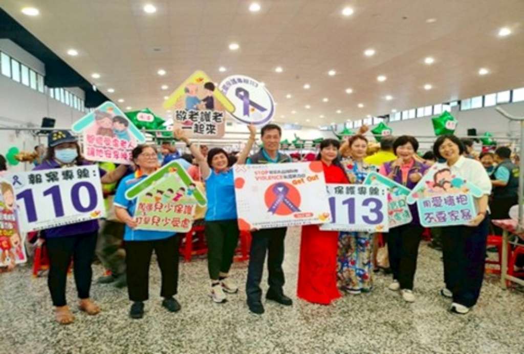 鶯歌永昌社區參加區公所「鶯歌蛇米攏好 粽情粽意」端午節活動進行防暴宣導.jpg