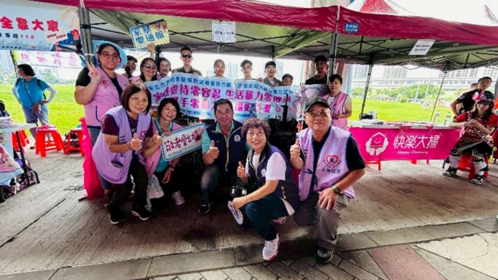 三重民俗文化協會於歲時原住民祭儀設攤宣導.jpg