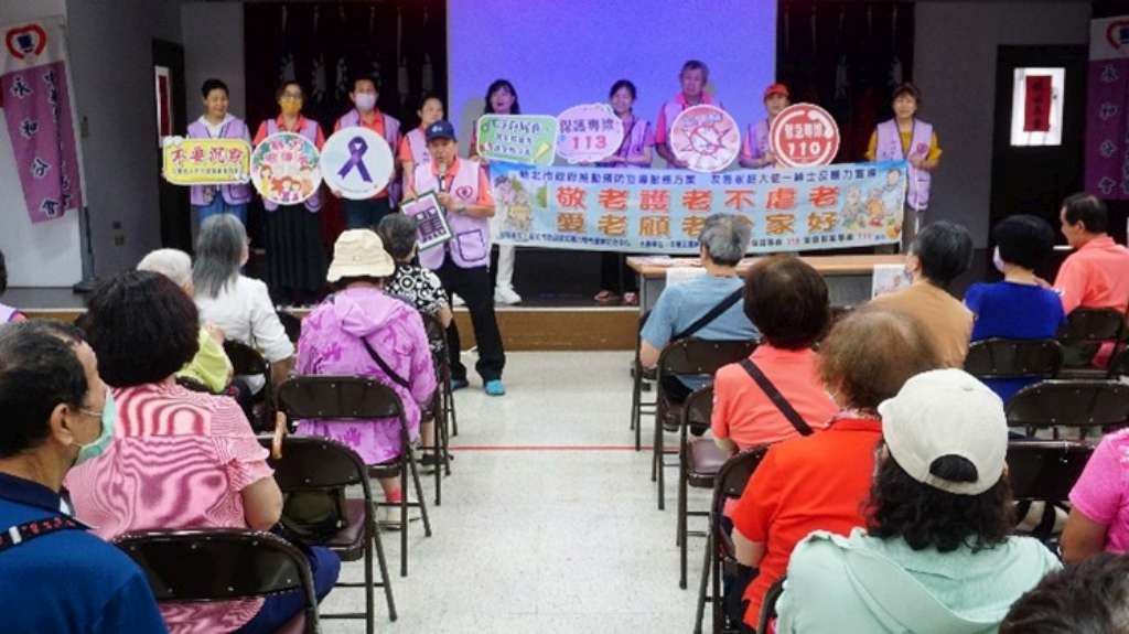 永和紳士協會於永和公所樂齡活動進行防暴宣導.jpg